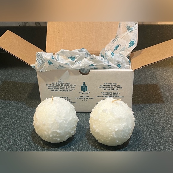 PARTYLITE VTG. SNOWBALL PAIR   3 1/2’’ UNSCENTED WHITE CANDLES NIB - Picture 4 of 4